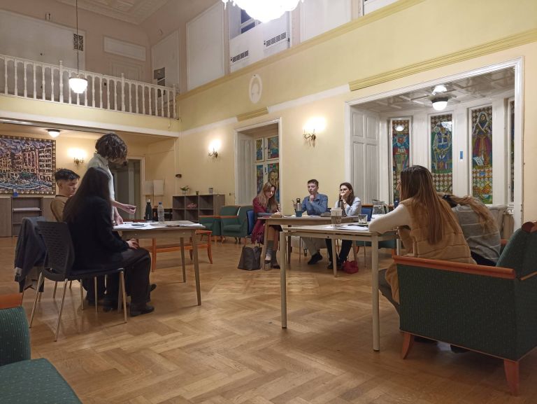 MCC Vitázz! – Debreceni vitaversenyen az adys fiatalok
