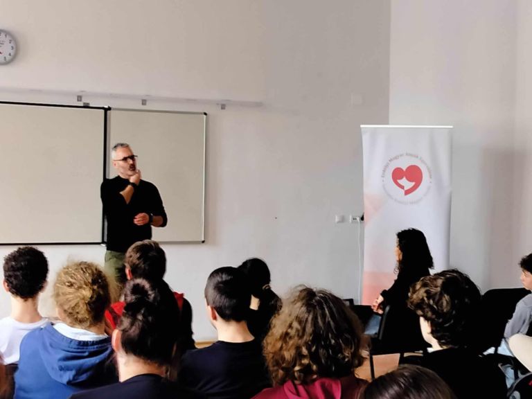 Minden ember boldog akar lenni... -  vendégünk volt Kalóz János addiktológus szakember