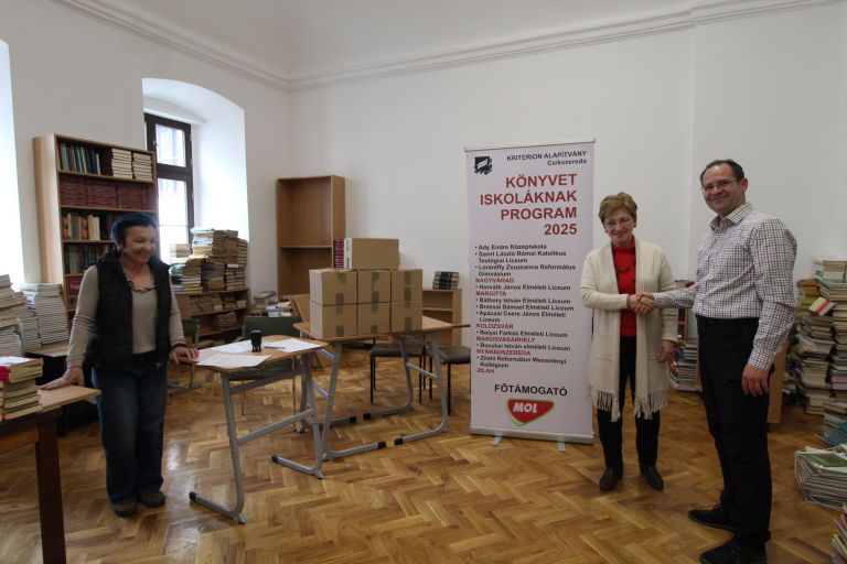 Könyvadomány iskolánknak