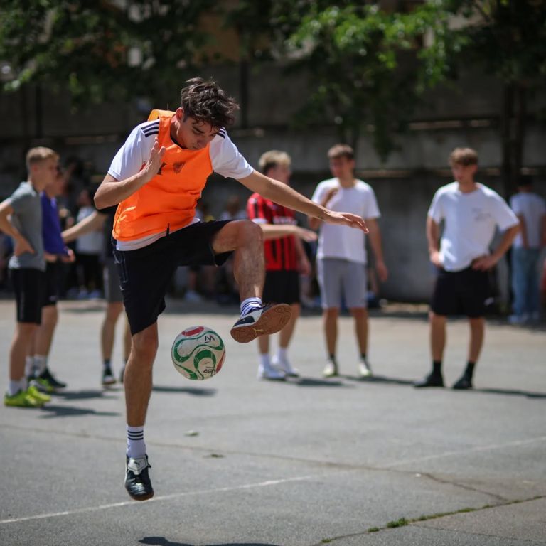 Tanár-diák foci